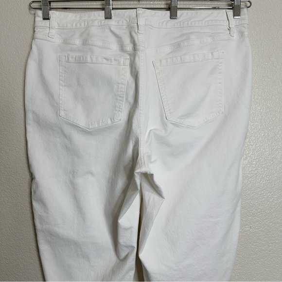 Lane Bryant Boyfriend Fit Mid-Rise White Capri Jeans, Size 18 - Picture 7 of 12